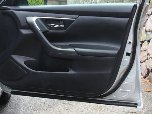 Used 2017 Nissan Altima 2.5 SV FWD image 18