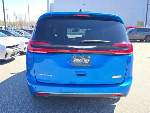 New 2026 Chrysler Pacifica Select image 14