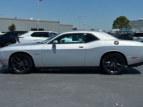 Used 2022 Dodge Challenger R/T w/ Blacktop Package RWD image 9