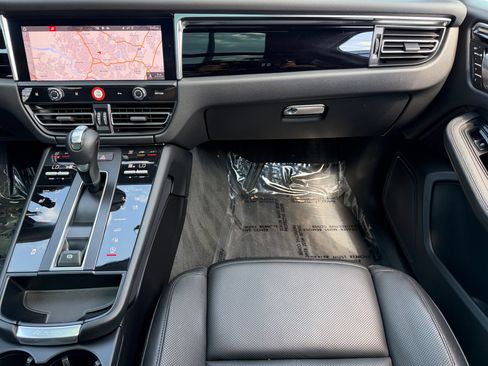 Certified 2023 Porsche Macan AWD/4WD image 27