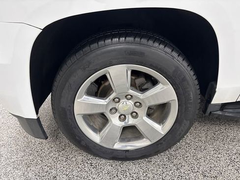 Used 2017 Chevrolet Suburban LT w/ Luxury Package image 17