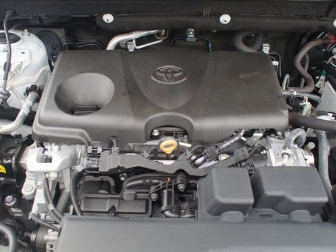 Used 2022 Toyota RAV4 XLE Premium FWD image 28