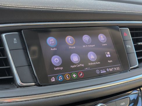Used 2020 Buick Enclave Essence FWD image 17