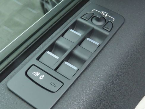 Used 2023 Land Rover Discovery Sport SE R-Dynamic image 24