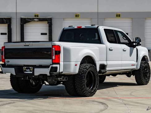 Used 2026 Ford F450 Platinum w/ FX4 Off-Road Package image 16