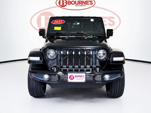 Used 2021 Jeep Gladiator Overland AWD/4WD image 5