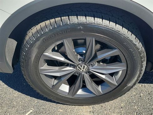 Used 2022 Volkswagen Tiguan SE image 7