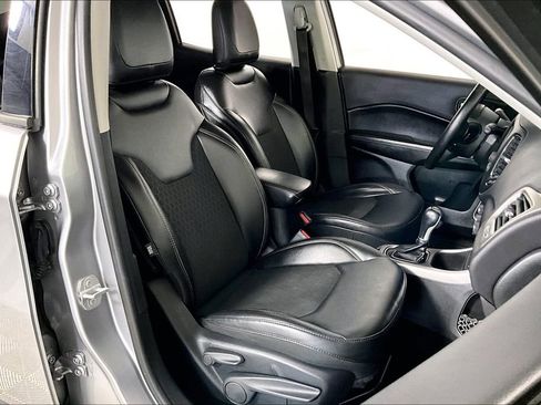 Used 2018 Jeep Compass Latitude w/ Cold Weather Group image 7