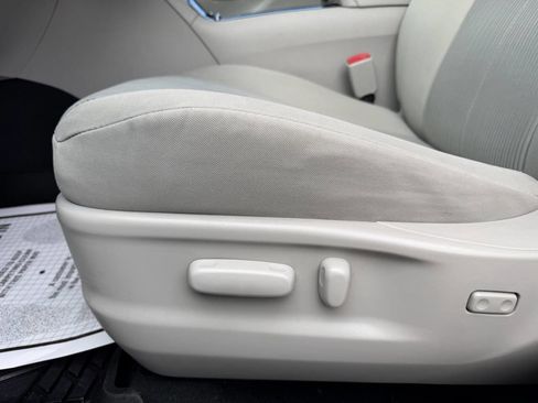 Used 2010 Toyota Venza image 25