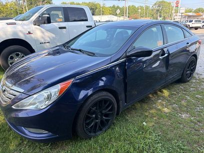 Used 2013 Hyundai Sonata SE w/ Navigation & Sunroof Pkg
