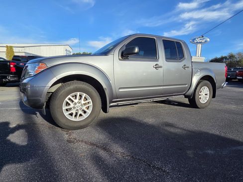 Used 2017 Nissan Frontier SV w/ SV Value Truck Package image 2