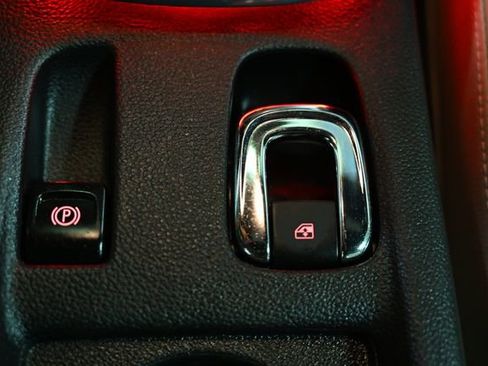 Used 2016 Buick Cascada Premium image 31