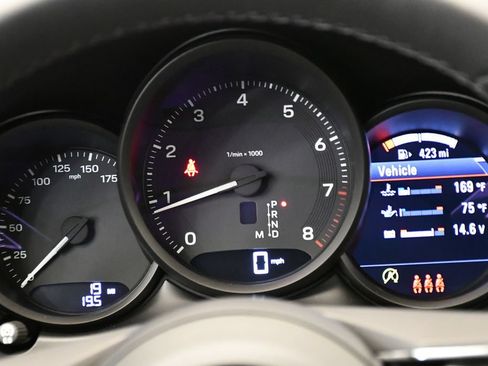 Certified 2026 Porsche Macan Turbo AWD/4WD image 30