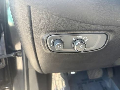 Used 2022 Chevrolet Equinox LS FWD image 18