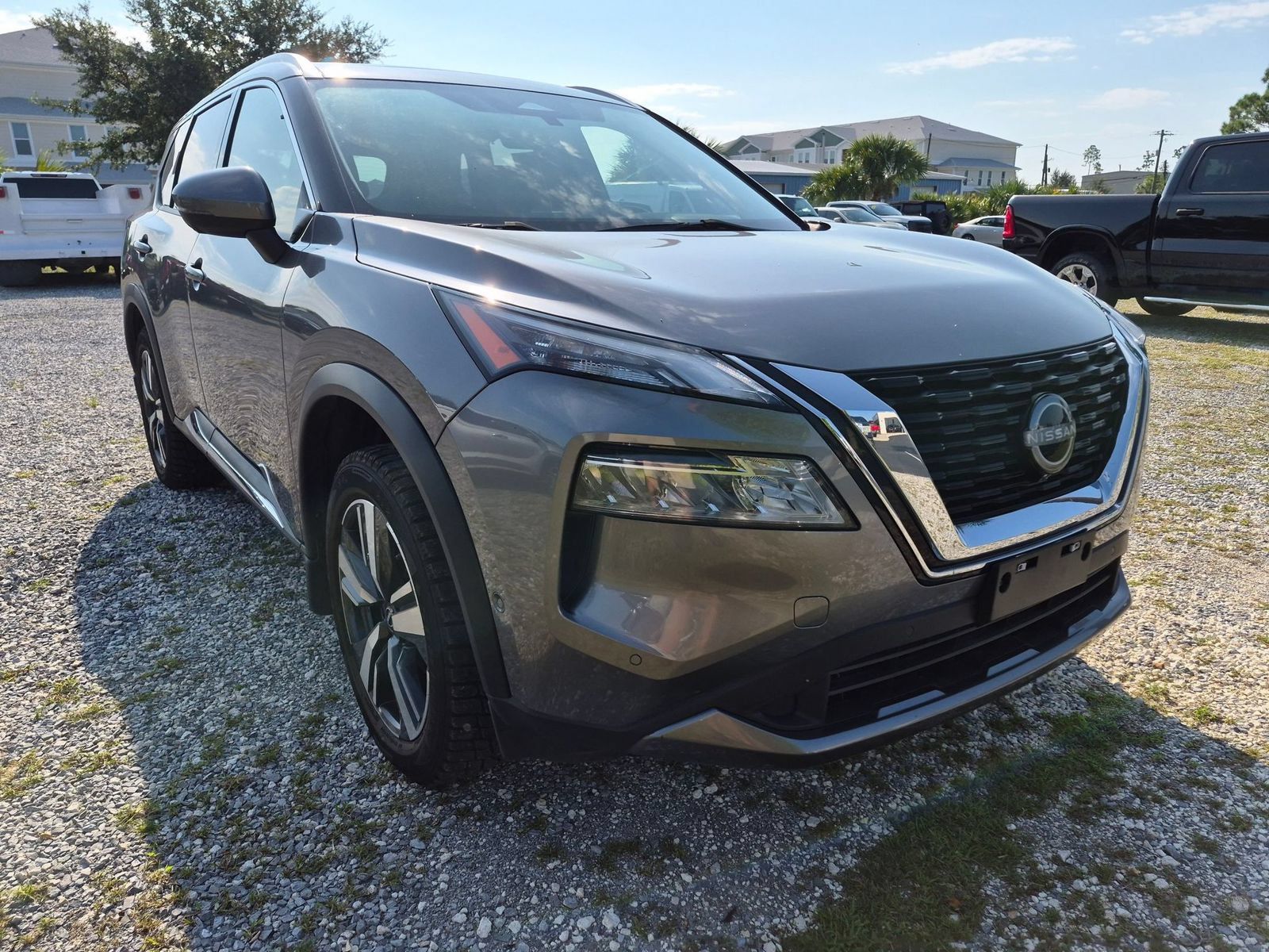 Used 2023 Nissan Rogue SL w/ SL Premium Package AWD/4WD image 3