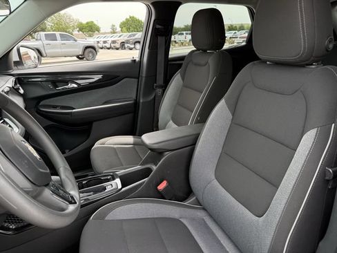Used 2025 Chevrolet TrailBlazer LT AWD/4WD image 22