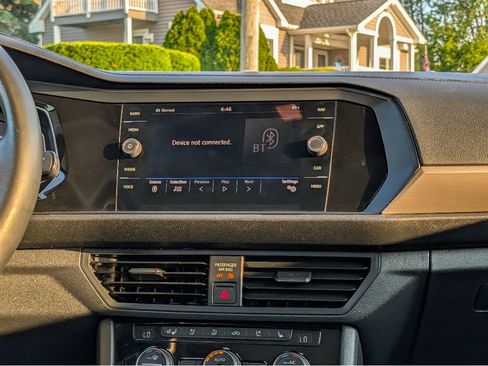 Used 2019 Volkswagen Jetta R-Line FWD image 23
