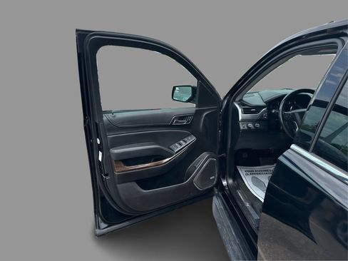 Used 2019 Chevrolet Suburban LT AWD/4WD image 19