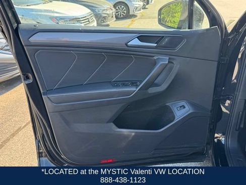 Certified 2022 Volkswagen Tiguan SE w/ Panoramic Sunroof Package AWD/4WD image 37
