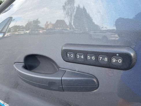 Used 2024 Ford E-Transit image 9