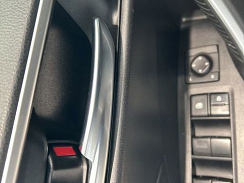 Used 2020 Toyota RAV4 XLE w/ Convenience Package image 9