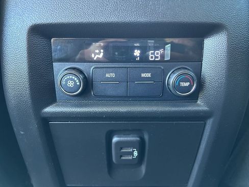 Used 2020 Chevrolet Traverse LT image 45