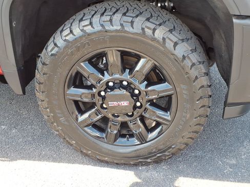 Used 2024 GMC Sierra 2500 AT4 w/ AT4 Premium Plus Package AWD/4WD image 9