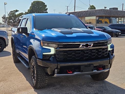 Used 2023 Chevrolet Silverado 1500 ZR2 w/ Technology Package AWD/4WD image 7