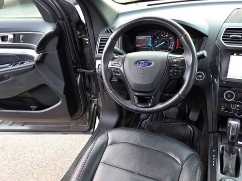 Used 2017 Ford Explorer XLT w/ Equipment Group 202A AWD/4WD image 39