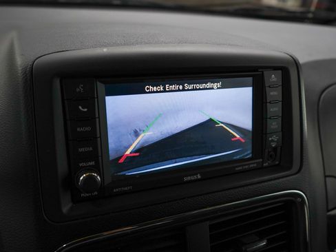 Used 2020 Dodge Grand Caravan SXT w/ Driver Convenience Group FWD image 24