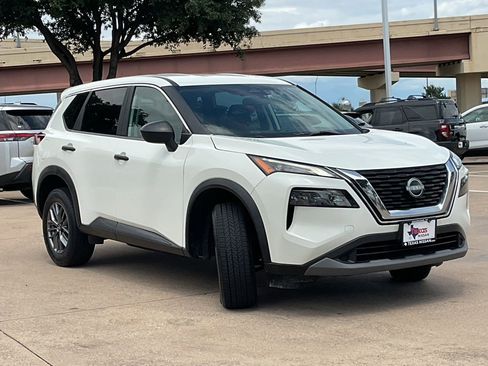 Used 2023 Nissan Rogue S AWD/4WD image 3