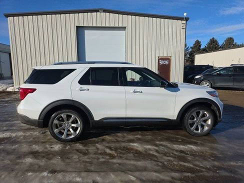 Used 2020 Ford Explorer Platinum w/ Premium Technology Package image 8