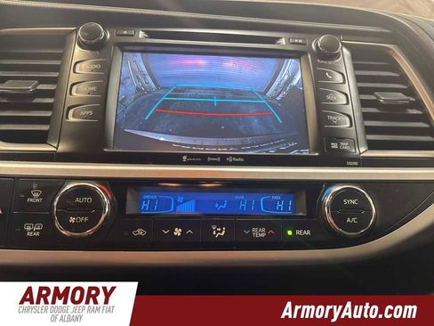 Used 2019 Toyota Highlander XLE image 16