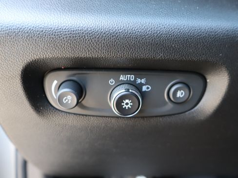 Used 2019 Chevrolet Traverse LT FWD image 18