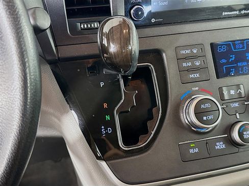 Used 2020 Toyota Sienna XLE image 20