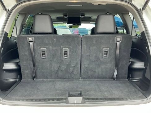 Used 2022 Honda Pilot Touring image 6