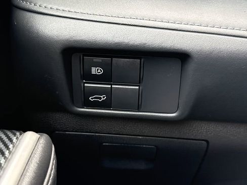 Used 2022 Toyota Highlander LE image 32