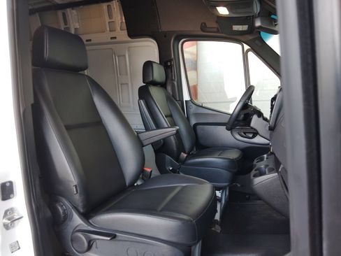 Used 2025 Mercedes-Benz Sprinter 2500 image 12