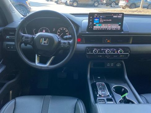 Used 2024 Honda Pilot Touring image 6