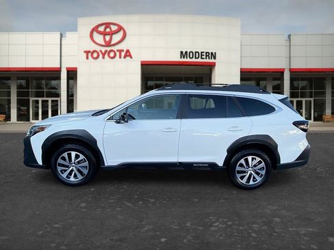 Used 2025 Subaru Outback Premium AWD/4WD image 8