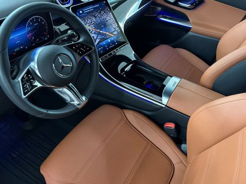Used 2025 Mercedes-Benz GLC 300 image 11