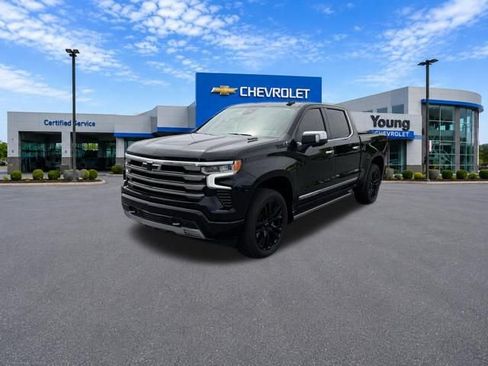 Used 2025 Chevrolet Silverado 1500 High Country AWD/4WD image 3