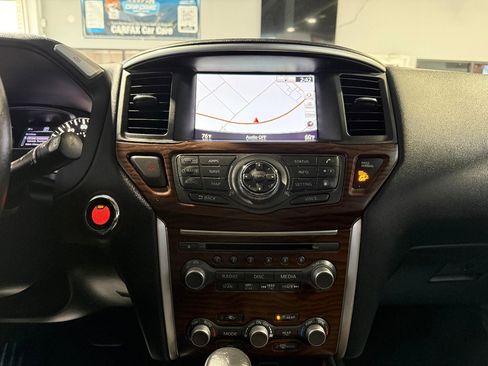 Used 2020 Nissan Pathfinder Platinum image 18