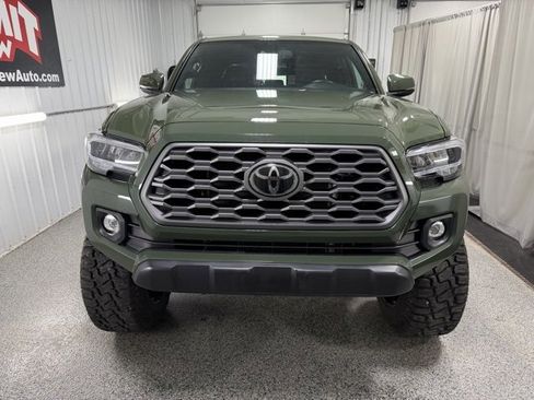 Used 2022 Toyota Tacoma TRD Off-Road image 2
