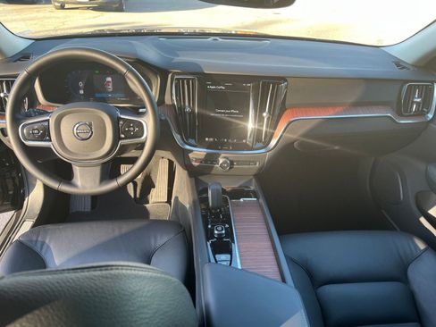Used 2025 Volvo V60 B5 Cross Country Plus image 34
