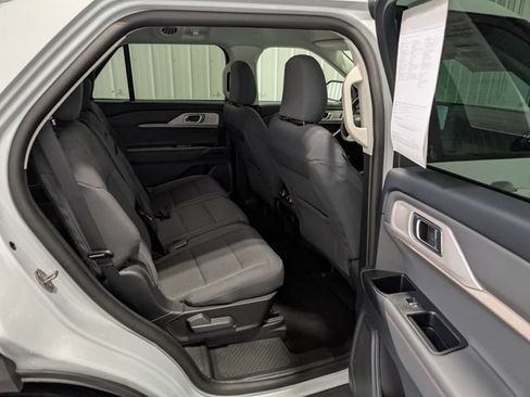Used 2025 Ford Explorer Active AWD/4WD image 26