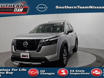 New 2025 Nissan Pathfinder SL w/ Lighting Package (N92)