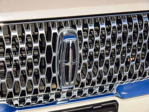 Used 2021 Lincoln Corsair AWD w/ Premium Package image 11