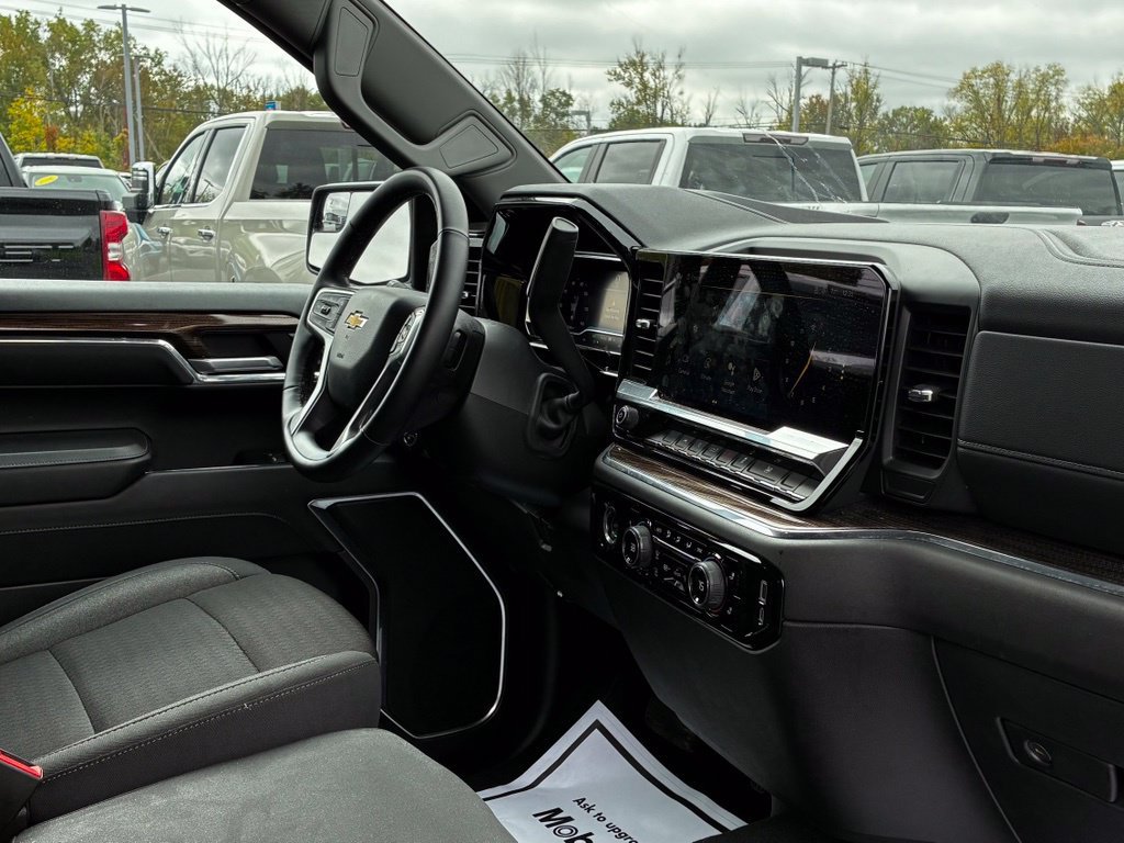 Used 2024 Chevrolet Silverado 1500 LT AWD/4WD image 25