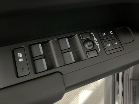 New 2026 Land Rover Defender 110 S image 12